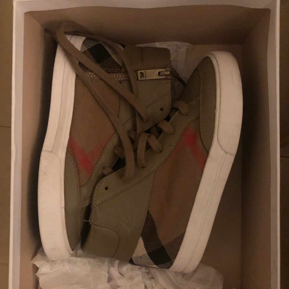 Burberry kids shoes